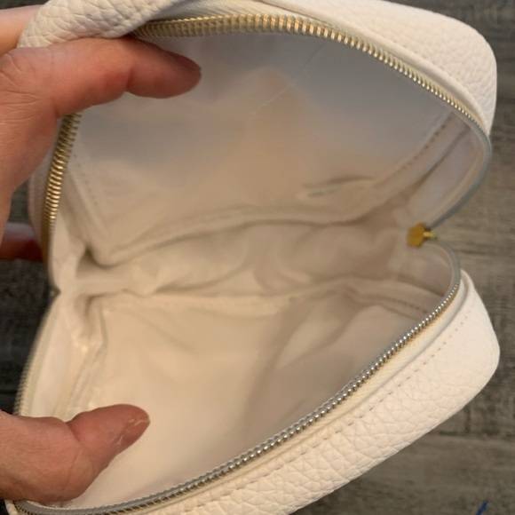 Mario Badescu COSMETIC BAG Makeup White Faux Leather Preloved EUC - Picture 4 of 4